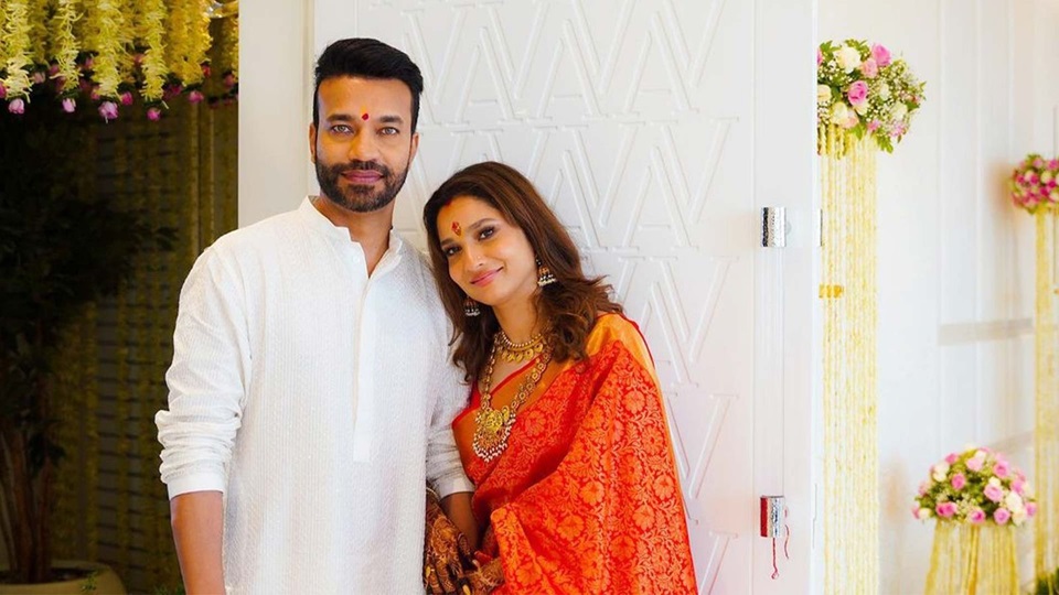 net worth of vicky jain