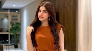 kinza hashmi age