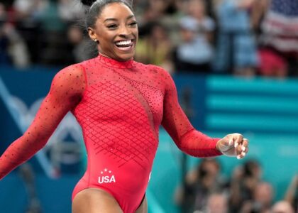 simone biles height