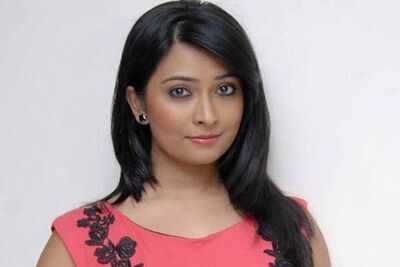 radhika pandit age