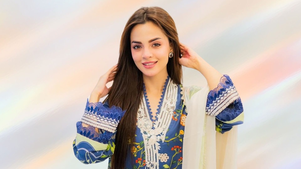 komal meer age
