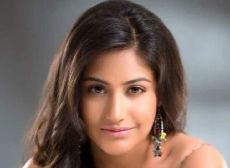 surbhi chandna age