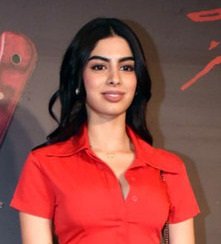 khushi kapoor age