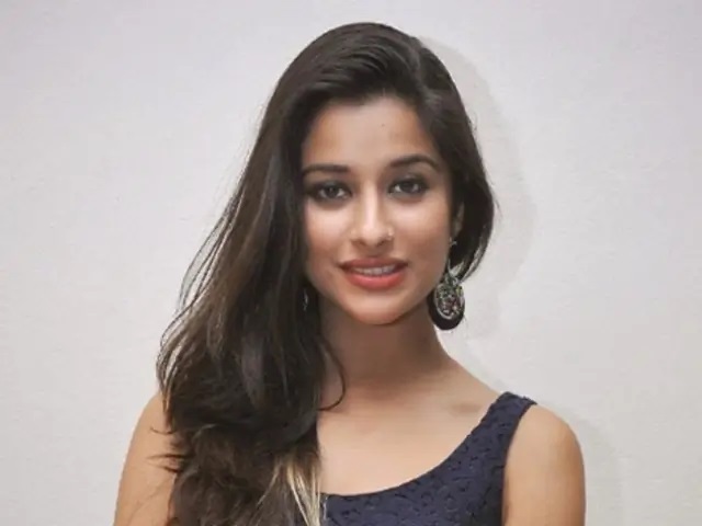 nyra banerjee age