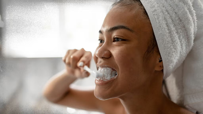 Holistic Ways to Whiten Your Teeth