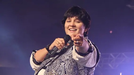falguni pathak age