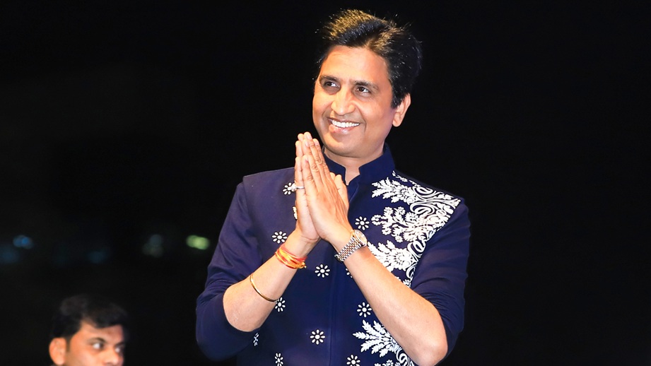 kumar vishwas age