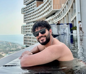 abhishek malhan net worth
