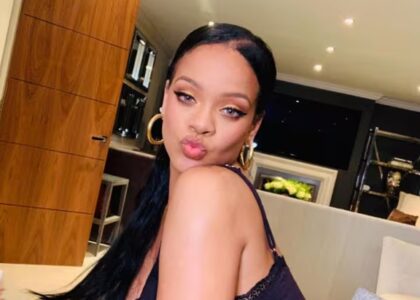 rihanna net worth in rupees