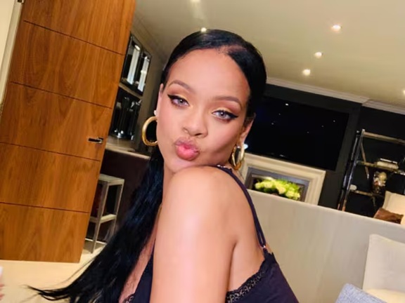 rihanna net worth in rupees