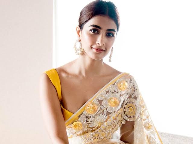 pooja hegde net worth