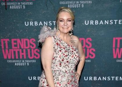 colleen hoover net worth